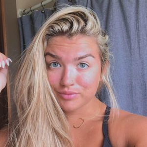 Meet your Posher, Clarissa